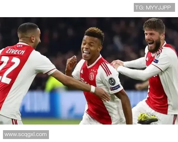 亲吻手指的足球明星背后的故事与荣耀之路